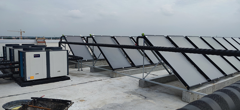 青島物流園平板太陽能+空氣能熱泵熱水系統項目